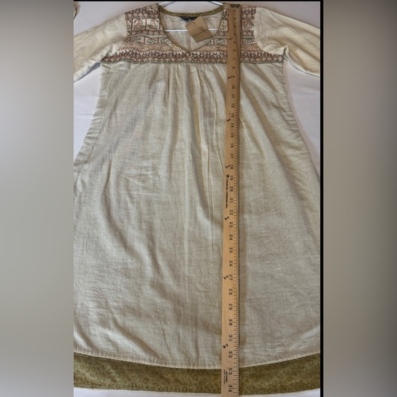 Women’s Small Linen Tunic Handmade In Bangladesh. Natural Color w/ Embroidery - Picture 5 of 8